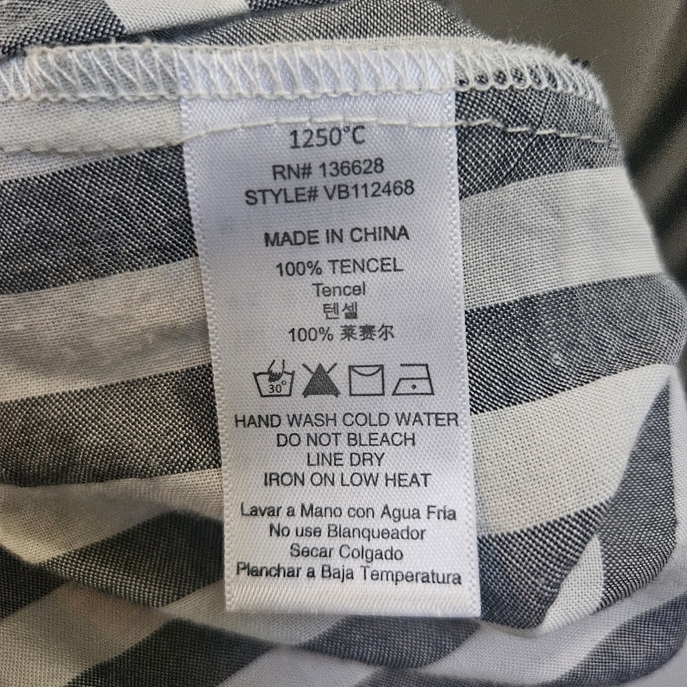 1250'C Women's Size M Striped V Neck Top Gray White Bell Sleeves Nautical Travel - Picture 6 of 7